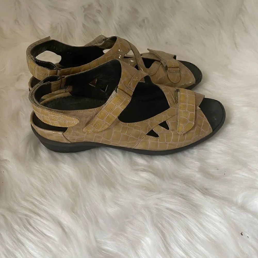 Durea tan croc embossed adjustable straps & hooks sandals SZ US8.…